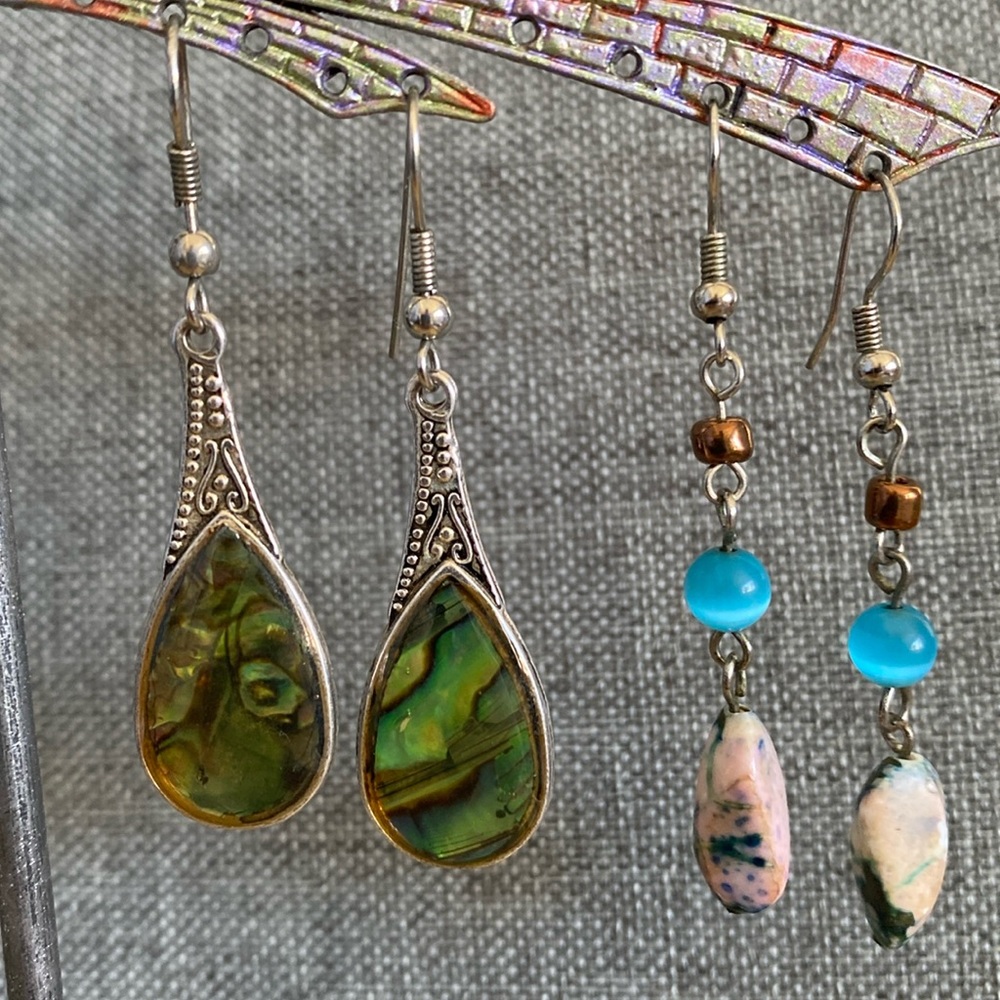 LOT: 2 Pair Hook Earrings ( Semiprecious)